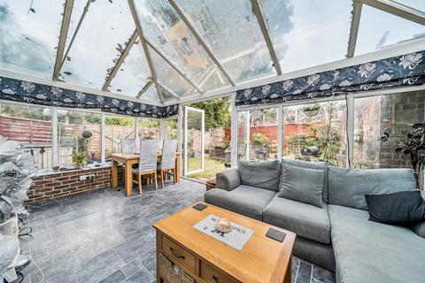 3 bedroom maisonette for sale, Upper Halliford Road, Shepperton, TW17