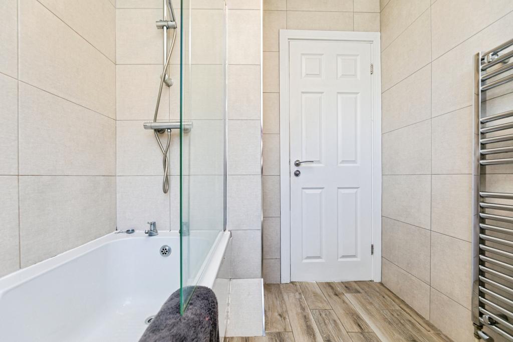 Pbox-bathroom-334146.jpg