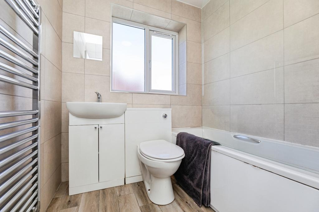 Pbox-bathroom-334146.jpg
