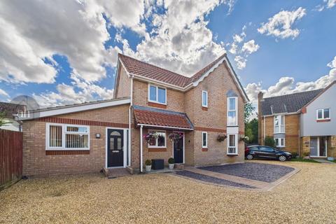 4 bedroom detached house for sale, Cloverfields, Thurston