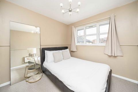 1 bedroom flat for sale, Anderson Close, London W3