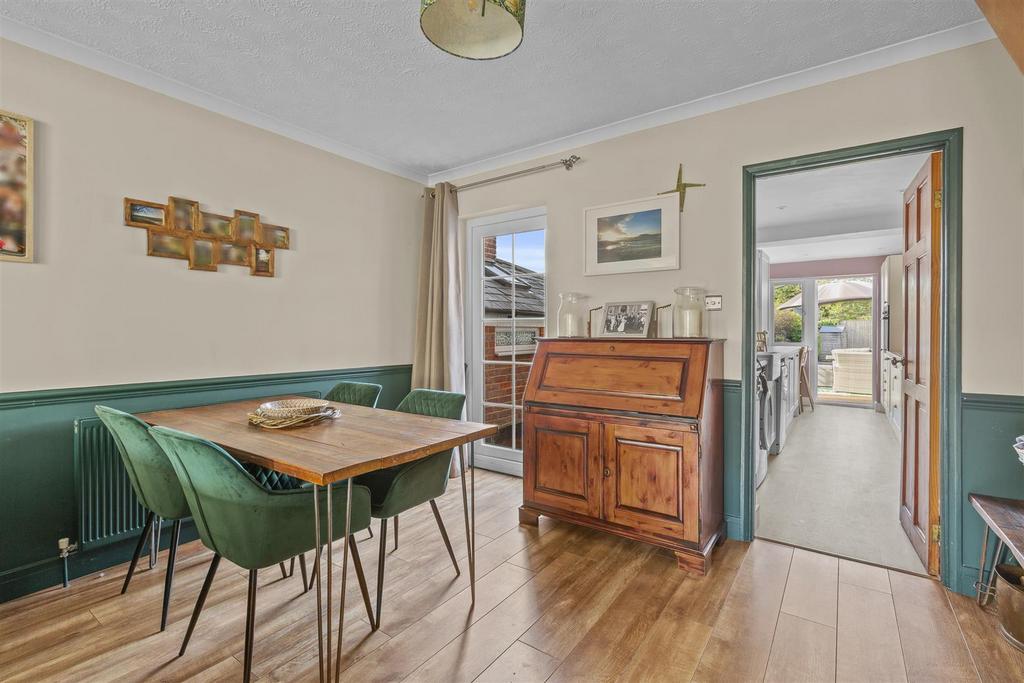 66 Totteridge Avenue, HP13 6 XJ-9.jpg