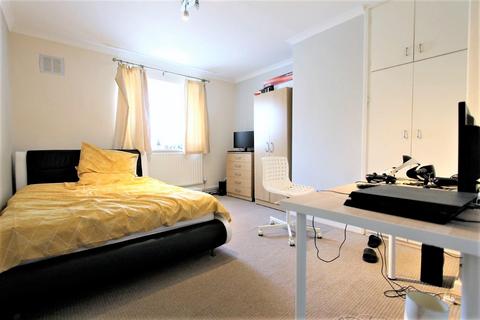 undefined, Myrtle Road, London, N13