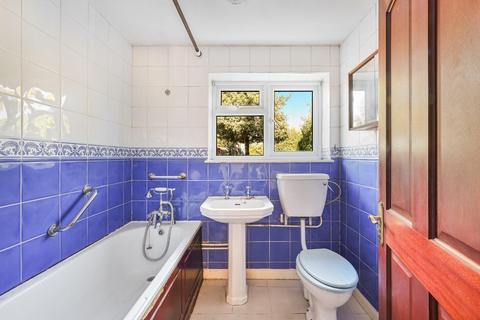 40 Meadow Walk, Epsom, KT17 2EB