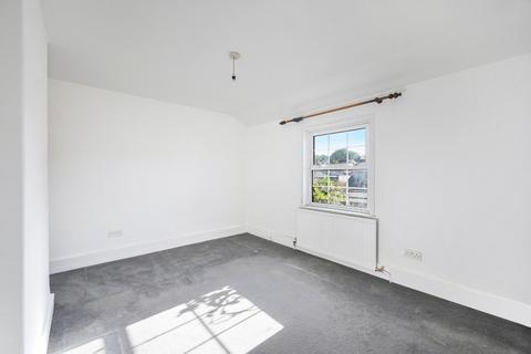 40 Meadow Walk, Epsom, KT17 2EB