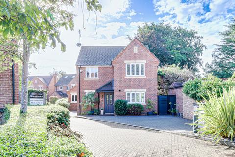 Laburnum Grove, St. Albans, Hertfordshire, AL2