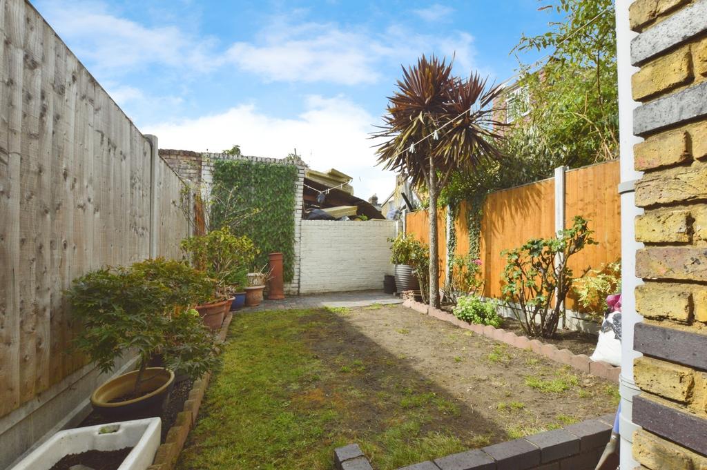 Pbox-garden-335135.JPG