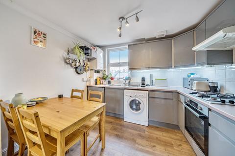 3, 13 Raeburn Street, London, SW2 5QT