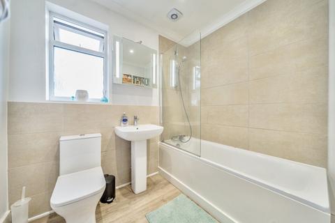 3, 13 Raeburn Street, London, SW2 5QT