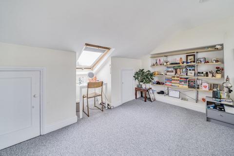3, 13 Raeburn Street, London, SW2 5QT