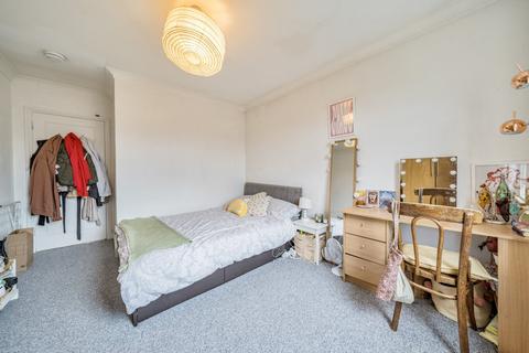 3, 13 Raeburn Street, London, SW2 5QT