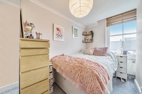 3, 13 Raeburn Street, London, SW2 5QT