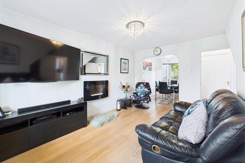 undefined, Milne Avenue, Fradley