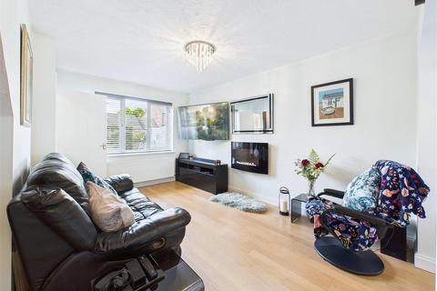 undefined, Milne Avenue, Fradley