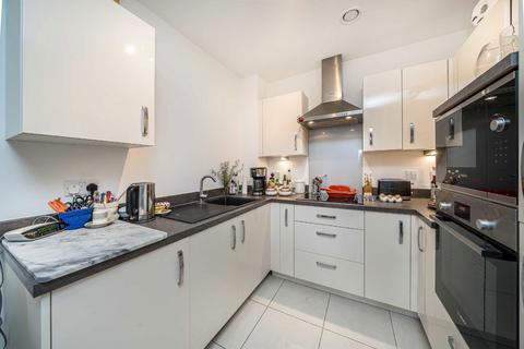 2 bedroom flat for sale, Twickenham Road, Isleworth TW7