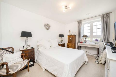 2 bedroom flat for sale, Twickenham Road, Isleworth TW7