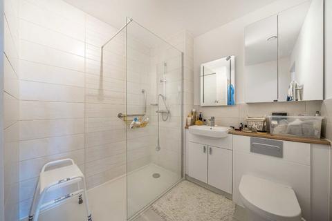 2 bedroom flat for sale, Twickenham Road, Isleworth TW7