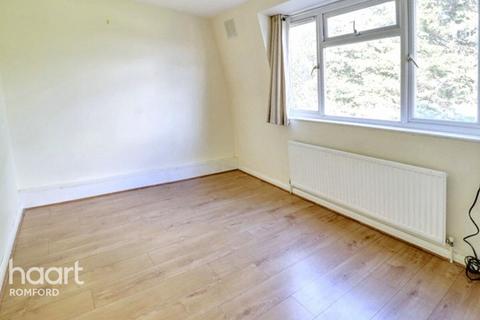 2 bedroom apartment for sale, Victoria House, Romford, RM1 2JS