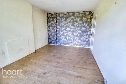 2 bedroom apartment for sale, Victoria House, Romford, RM1 2JS