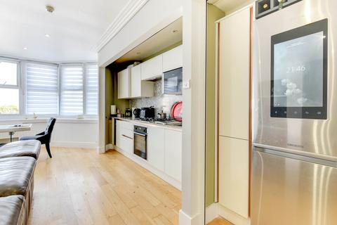 2 bedroom flat to rent, Grand Avenue, Hove