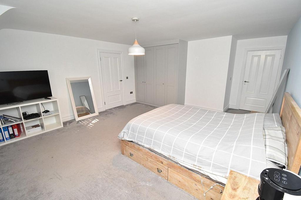 Bed 3.JPG