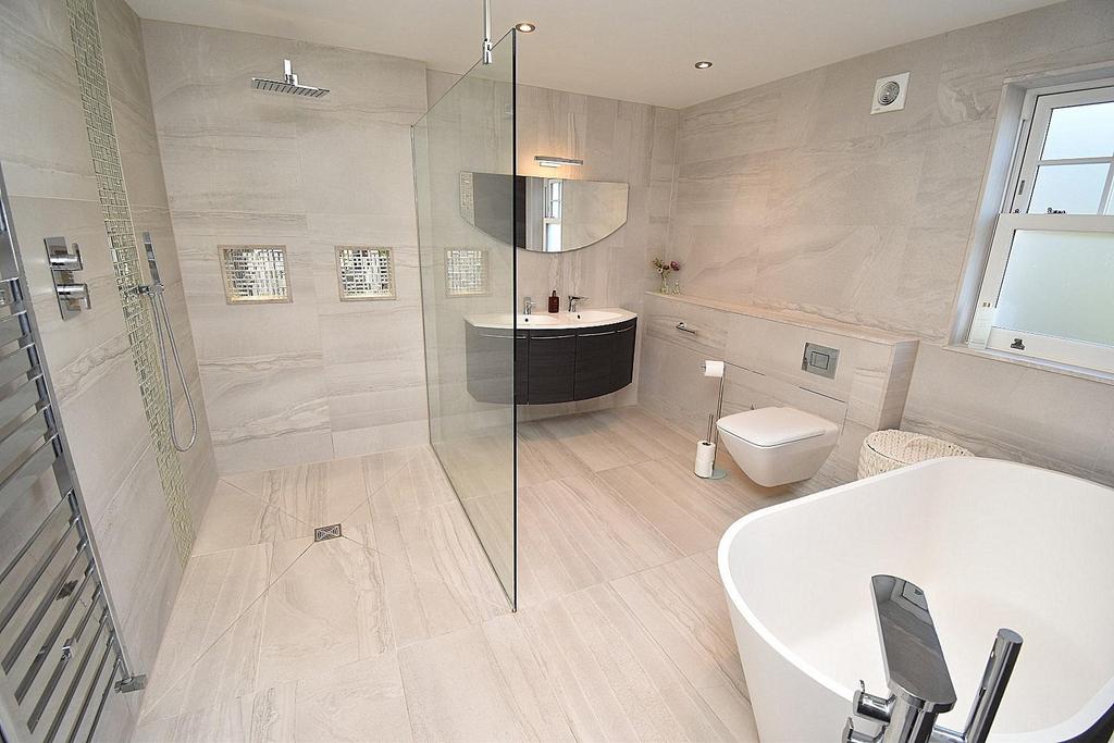 En-Suite 2.JPG