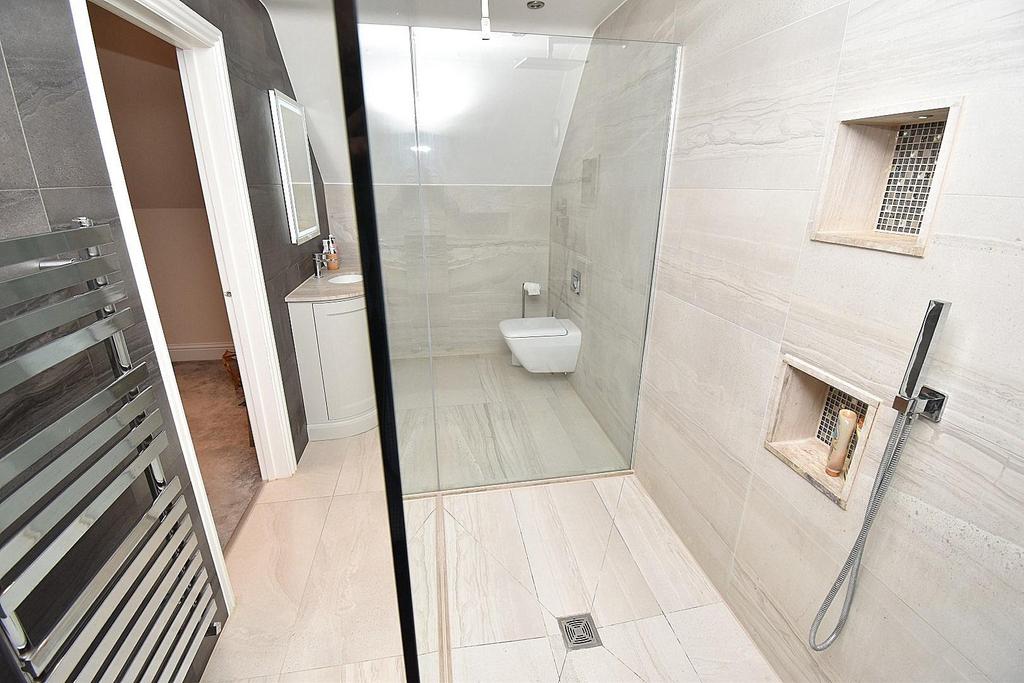 En-Suite 1.JPG