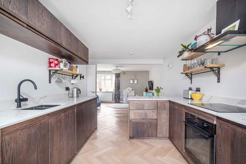 2 bedroom flat for sale, Sycamore Road, London SW19