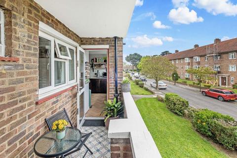 2 bedroom flat for sale, Sycamore Road, London SW19