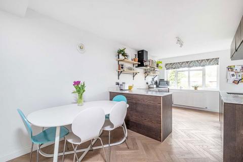 2 bedroom flat for sale, Sycamore Road, London SW19