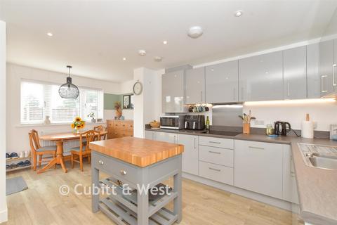 3 bedroom detached house for sale, William Penn Way, Chichester, West Sussex