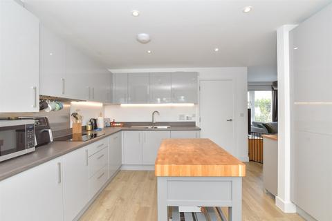 3 bedroom detached house for sale, William Penn Way, Chichester PO19