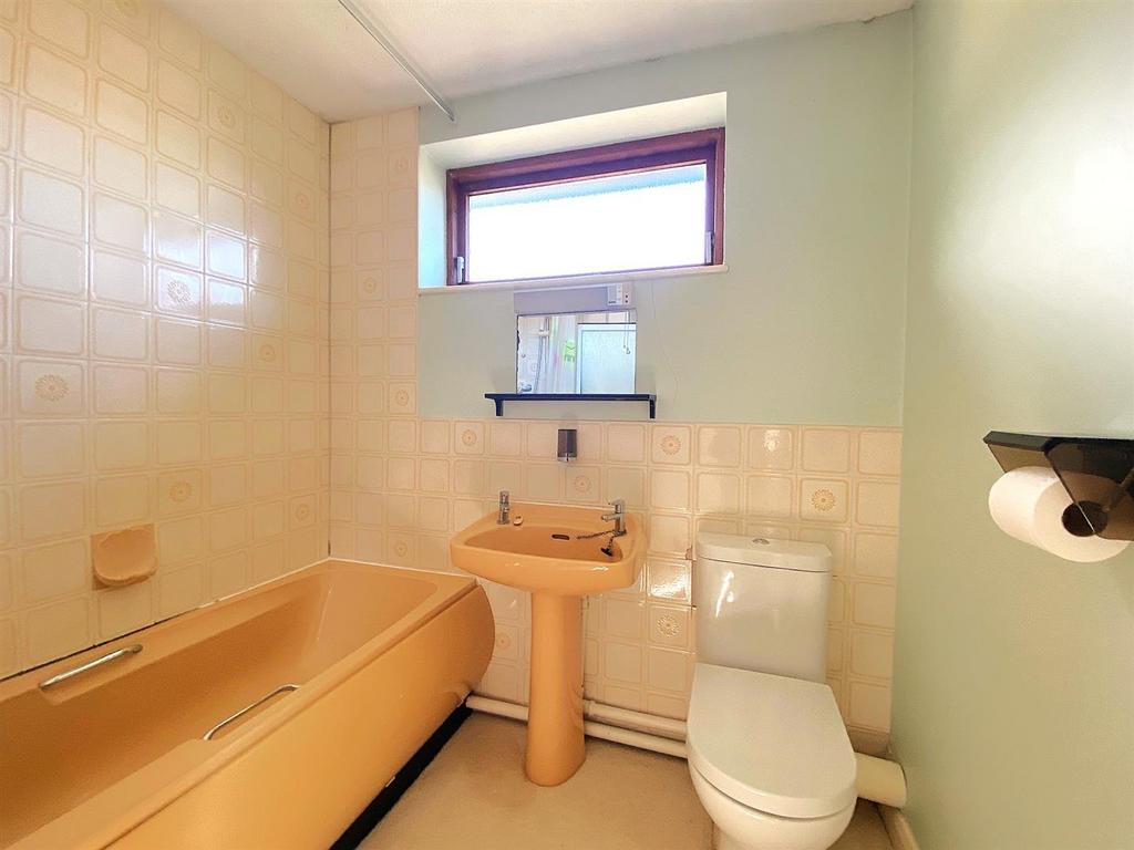 15 Portfield Close - Bathroom.jpg