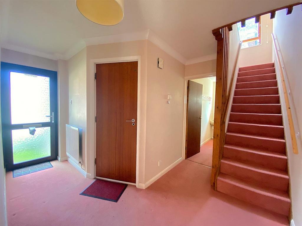 15 Portfield Close - Hall.jpg
