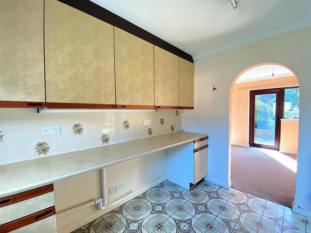 15 Portfield Close - Kitchen2.jpg