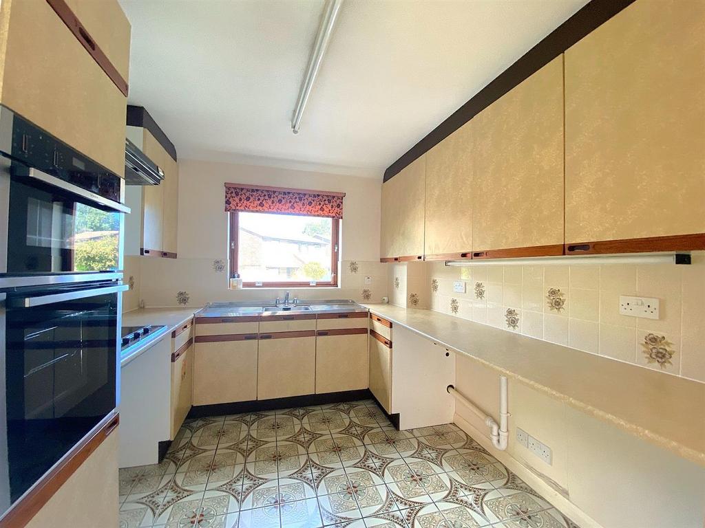 15 Portfield Close - Kitchen1.jpg