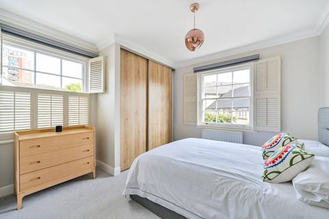 2 bedroom flat for sale, Lower Square, Old Isleworth, TW7