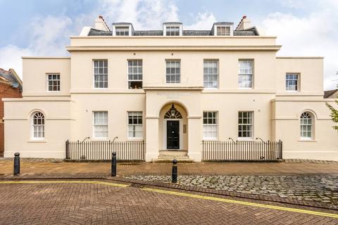 2 bedroom flat for sale, Lower Square, Old Isleworth, TW7