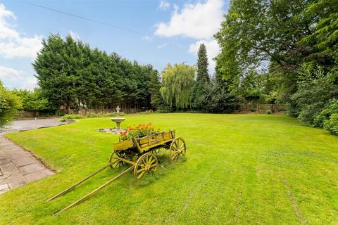 undefined, Hale Road, Hale Barns