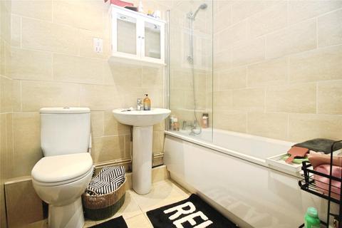 2 bedroom flat for sale, Bury Road, Hertfordshire HP1