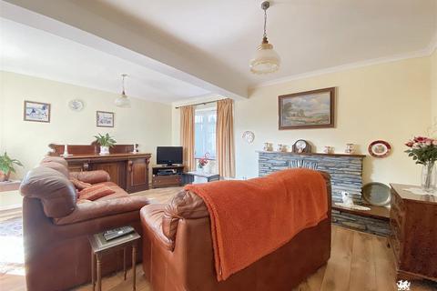undefined, Llandissilio, Clynderwen