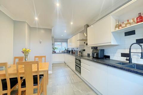 3 bedroom property for sale, Cedar Avenue, Tiptree, Colchester, CO5