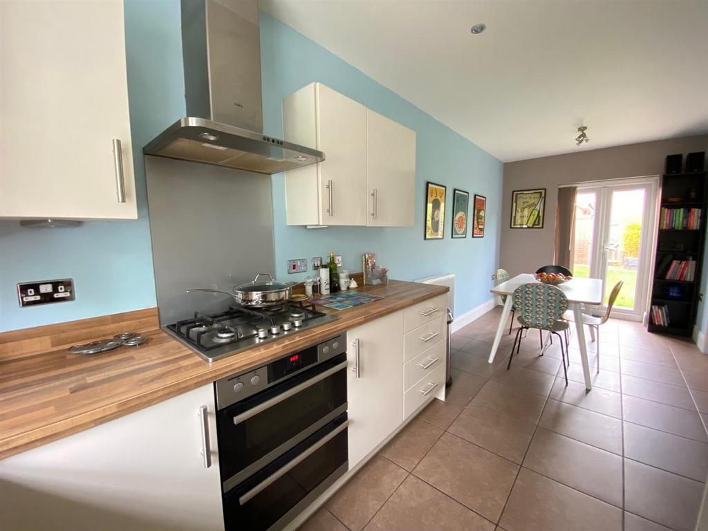 Kitchen Dining.jpg