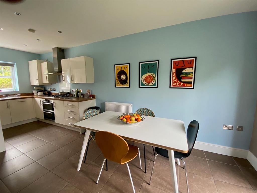 Kitchen Dining.jpg