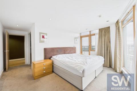 2 bedroom penthouse to rent, Magellan House, Armouries Way, Leeds