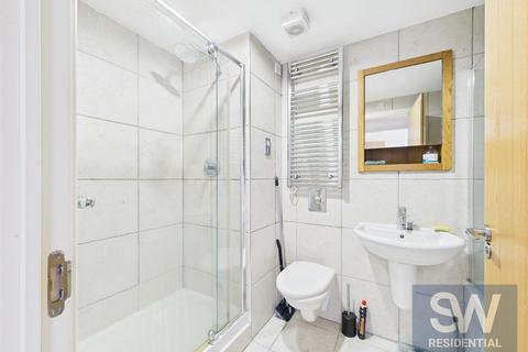 2 bedroom penthouse to rent, Magellan House, Armouries Way, Leeds