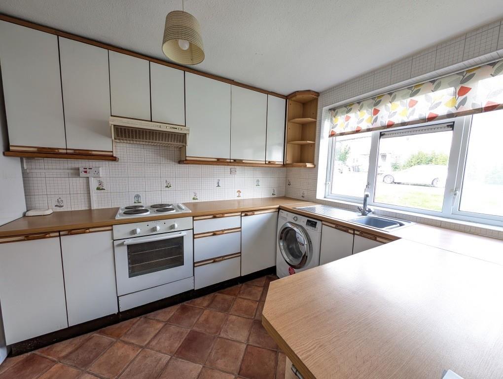 Kitchen 2.jpg