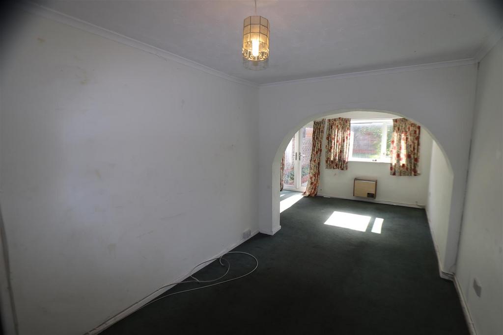Lounge 1.JPG