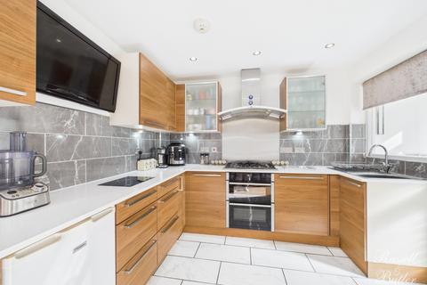3 bedroom link detached house for sale, Greenfields, Adstock