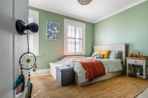 20 Kingslea, Leatherhead, KT22 7SN